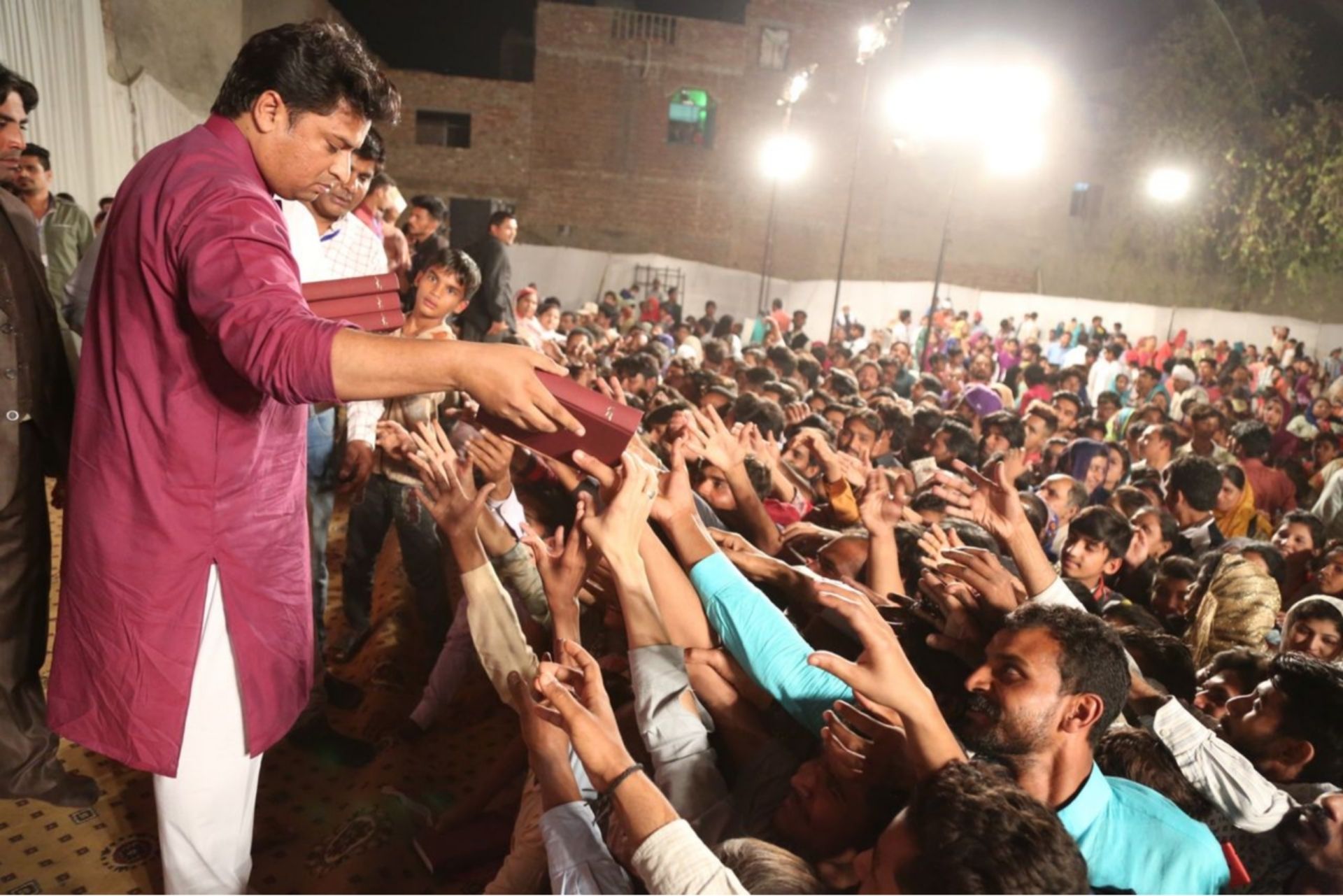 Free Urdu Bibles Distribution - Good Samaritan Ministries Pakistan